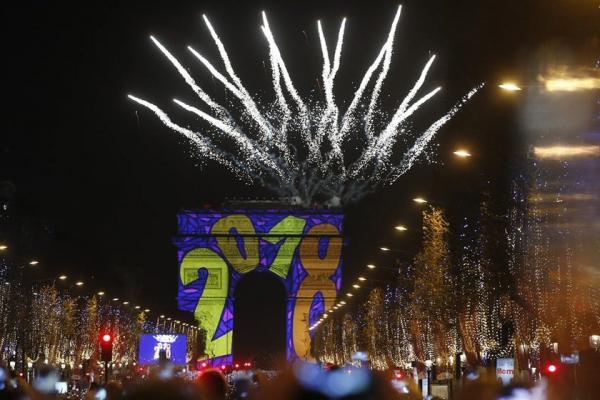 آیین های سال نو در سراسر جهان: سفری از امید، خرافات و جشن های مشترک بشری آیین های سال نو در سراسر جهان: سفری از امید، خرافات و جشن های مشترک بشری