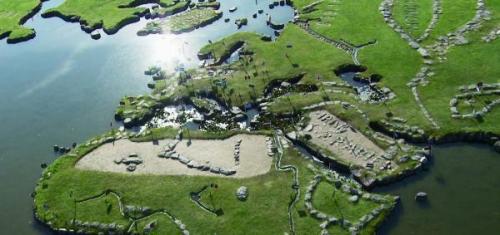 نقشه جهان در دریاچه کلتروپ دانمارک نقشه جهان در دریاچه کلتروپ دانمارک